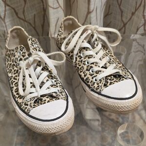 Converse - Animal Print Sneakers - Size W8 M6